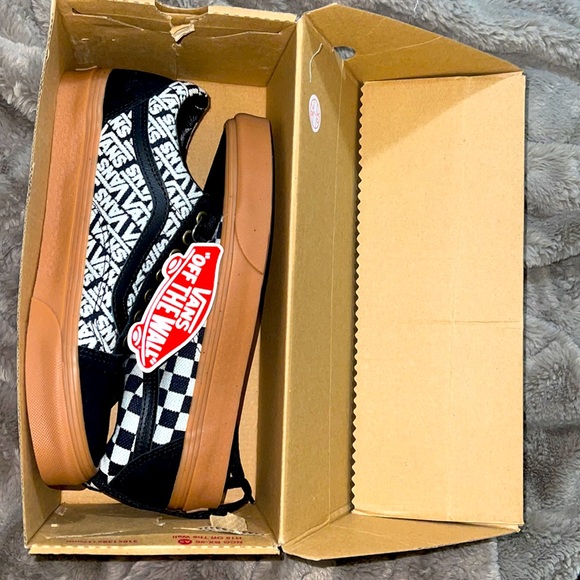 Old Skool - Picture 1 of 2